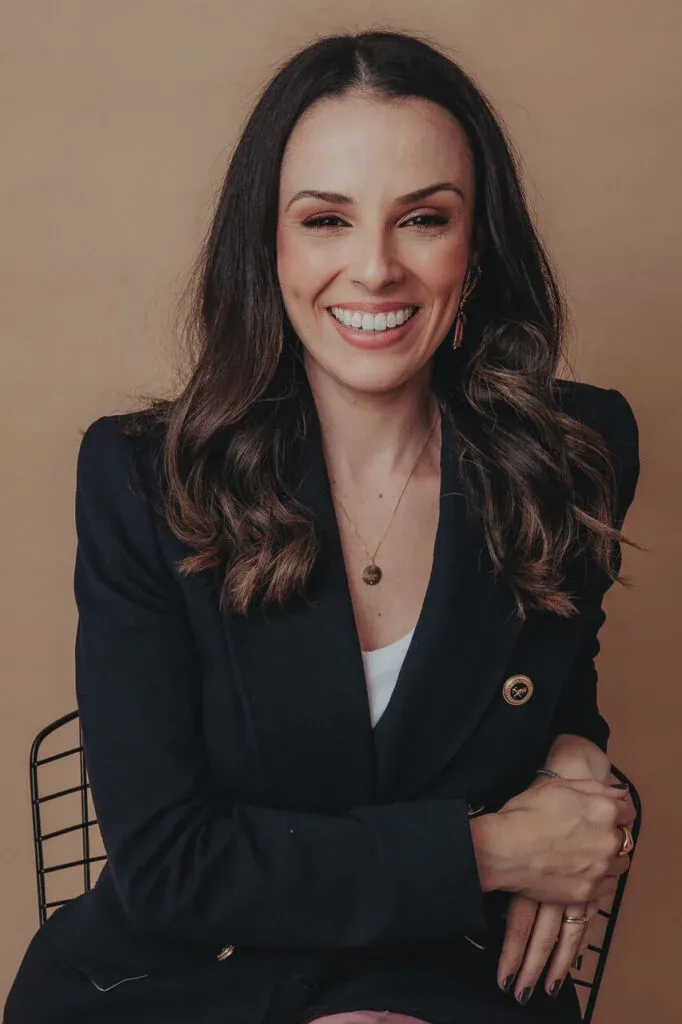 Dra. Danielle Flor — cirurgiã-dentista e especialista em Ortodontia
